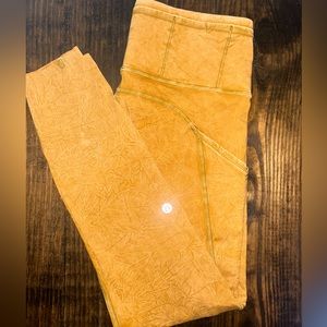 Lululemon size 8 leggings.